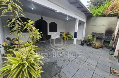 Ótima casa bifamiliar no Tauá, próximo ao comercio e condução 3 suítes e edícula com entrada independente