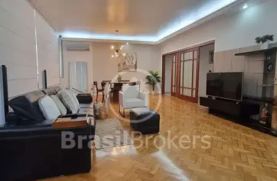 Apartamento 3 quartos + dependência em área nobre de copacabana