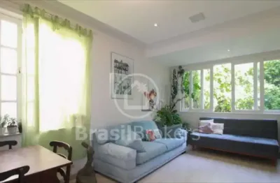 Apartamento aconchegante à venda com 3 quartos, 1 suíte, dependência completa!