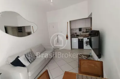 Espetacular apartamento de quarto e sala porteira fechada no leme à 5 minutos da praia