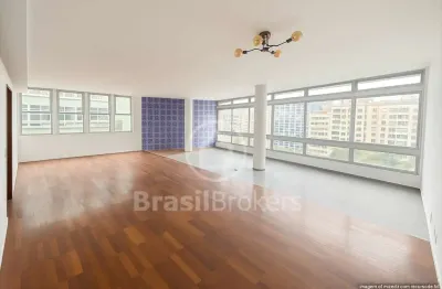 Apartamento de 280m², com 5 quartos em frente ao metrô da arcoverde