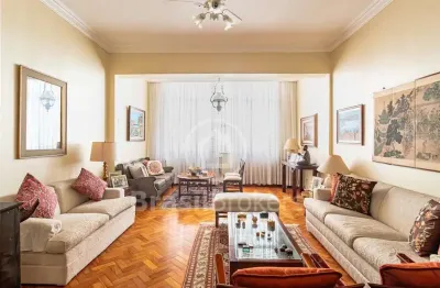 Lindo apartamento antigo, amplo, com 3! quartos e 1 vaga solta no leblon!