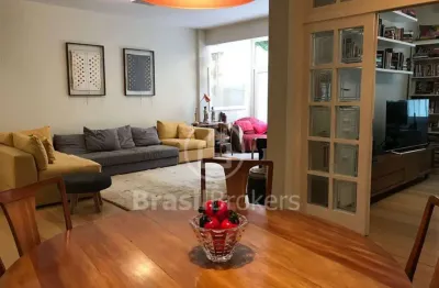 Apartamento térreo com 3 quartos e 137 metros quadrados na gávea.