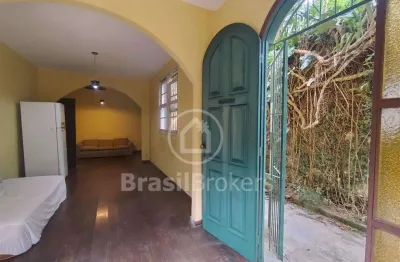 Casa charmosa e aconchegante, em rua nobre, no centro de petrópolis !