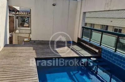 Bela cobertura duplex, com 212 m2, varanda, piscina, churrasqueira e 3 vagas de garagem