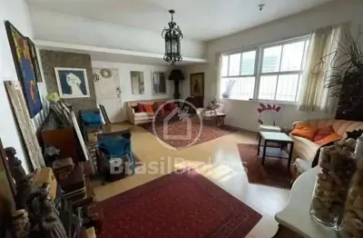 Leblon, 121 m², amplo, sala, 3 quartos e 1 vaga ! frente com vista livre !