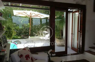 Aconchegante casa em são conrado! condomínio com segurança total!