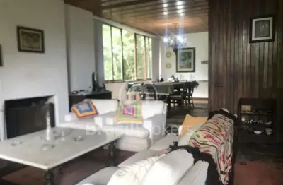Refúgio de paz e verde em condomínio fechado com segurança