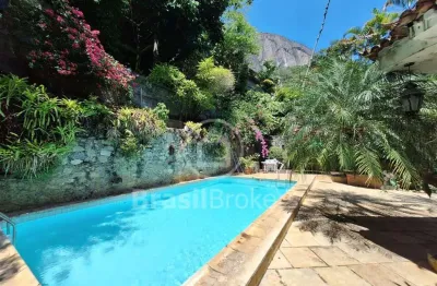 Casa na alexandre stockler  com terreno 1400 m² e 5 suites, rio de janeiro - rj