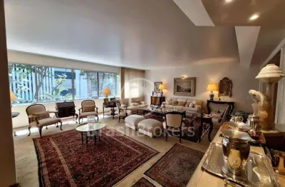 Apartamento à venda com 214,00m², 4 quartos no leblon, reformado, 2 vagas.