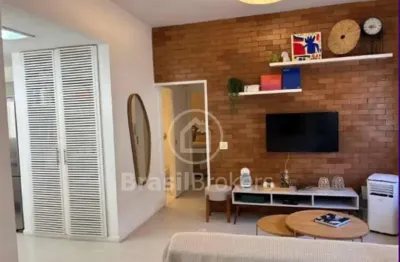 Apartamento à venda no leblon, 2 quartos porteira fechada.