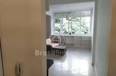 Charmoso apartamento à venda na rua rainha guilhermina, leblon, com vaga, sem elevadores..