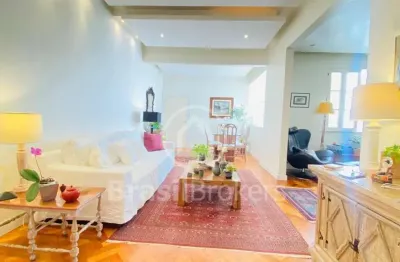 Ipanema é um dos bairros mais exclusivos da cidade. apartamento original três transformado para 2 quartos. (fácil reverter))
