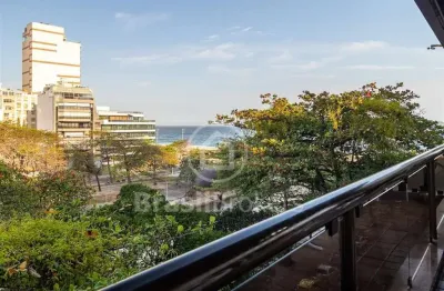 Apartamento de luxo com varanda na quadra da praia, com 4 quartos à venda, 280m² - leblon