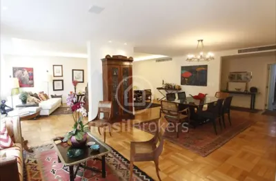 Apartamento reformado, com 4 quartos, 379 m², em copacabana