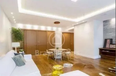 Apartamento com 108 metros quadrados, 2 quartos e 1 vaga à venda na rainha guilhermina, quadra da praia do leblon!