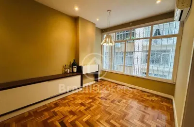 Apartamento 3 quartos todo reformado no flamengo c vaga na escritura