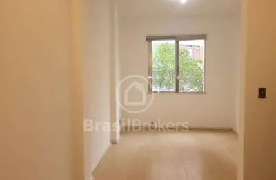 Apartamento com 2 quartos e 1 vaga à venda na rua mário ribeiro, leblon.