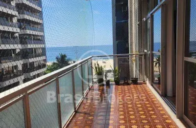 Excelente localização, quadra da Praia 4 Quartos com Varanda