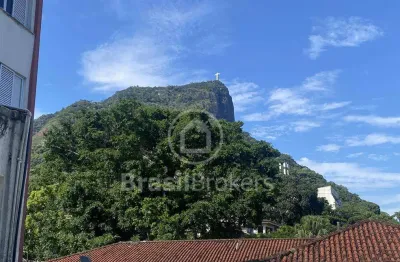 Oportunidade Rara no Jardim Botânico – Casa com 4 Quartos em Rua Nobre e Tranquila