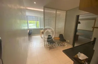 Sala comercial à venda com 47,00m², copa e 2 lavabos em barra da tijuca