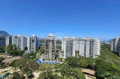 Excepcional cobertura  com vista deslumbrante para a montanha e lagoa