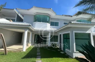 Mansão com 600m2 área construída, 6 quartos sendo 4 suites , hidromassagem , em recreio dos bandeirantes.