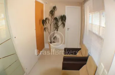 Sala comercial - 3 salas juntas mobilhada próxima ao mar e estacionamento pra clientes