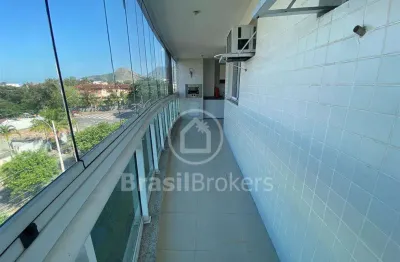 Apartamento localizado em um condomínio com segurança 24 horas e oferece uma infraestrutura completa.