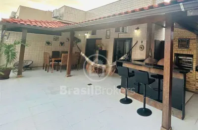 Cobertura linear, 3 quartos, 1 suite, 260m2, 2 vagas.