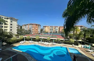 Oportunidade única: apartamento de 2 quartos com infraestrutura completa e acesso exclusivo à praia