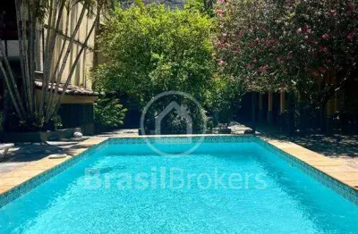 Casa em condominio fechado, uma super oportunidade na barra da tijuca