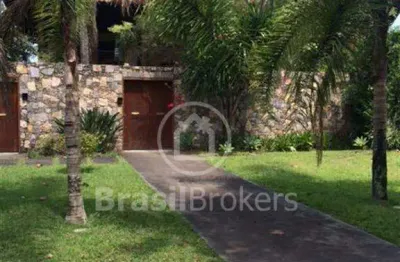 Condomínio Santa Helena - Alto Padrão Casa Duplex com elevador, 8 quartos sendo 3 suítes e 3 de serviço, lazer com hidro e piscina e espaço gourmet