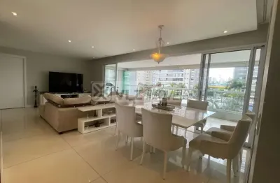 Ótimo apartamento com 3 doms e 3 suítes, 3 vagas de garagem, ótima localização