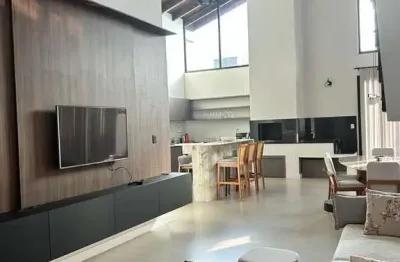 Casa de 280 m2 mobiliada c/ 3 suítes + piscina no caledônia
