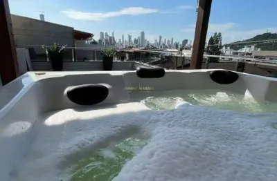 Casa no jd. das nações poucos metros da praia central de bc