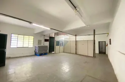 Galpão comercial à venda com 2 andares, escritório, 10 vagas e 329m²  em olaria!