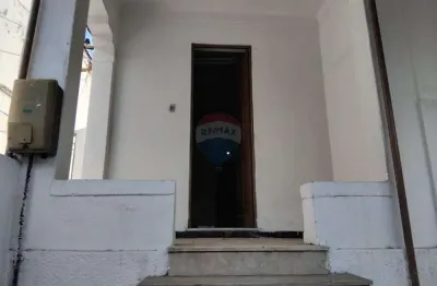 Vila com 3 casas e 2 apartamentos à venda em bonsucesso, em um terreno de 530 m²