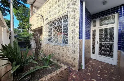 Olaria: casa duplex p/ 2 famílias ou investimento c/ 4 quartos e vaga | 2 aptos independentes