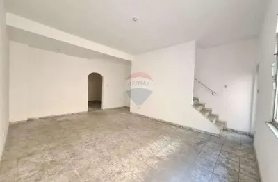 Casa triplex, 360m², 2 quartos e terraço livre, à venda na penha circular - rj