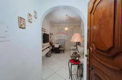 Apartamento reformado com 2 quartos, um lance de escada, à venda em ramos - rj
