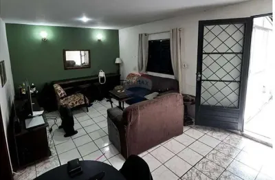 Casa com 3 quartos e 1 vaga à venda no coração de benfica/rj!