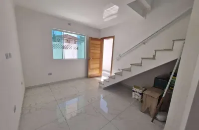 Lindo sobrado de condomínio com 3 suítes no bairro tude bastos!