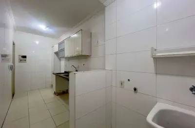Excelente apartamento com 2 dormitórios no bairro guilhermina em praia grande!