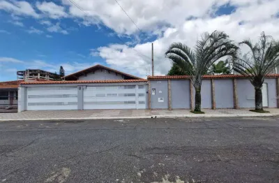 Excelente casa com piscina e 4 suítes em praia grande!