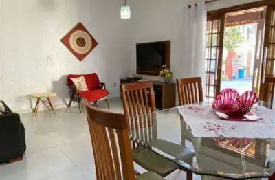 Excelente casa com 5 dormitórios, edícula e piscina no bairro canto do forte em praia grande!