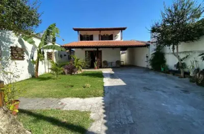 Excelente casa com 5 dormitórios, edícula e piscina no bairro canto do forte em praia grande!