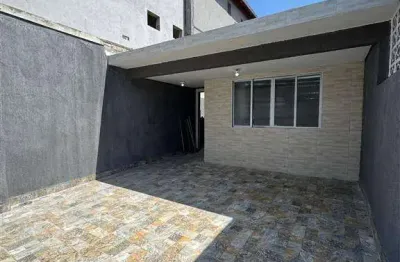 Excelente casa geminada com 2 dormitórios no bairro boqueirão em praia grande!