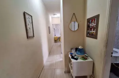 Excelente casa de 2 dormitórios, churrasqueira, piscina e 01 edícula na vila caiçara. imóvel com pagamento facilitado na seguinte conformidade: r$ 250.000,00 de entrada, e parcelas de r$ 5.450,00 decr