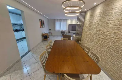 O imóvel está localizado na vila tupi, bairro que possui escolas municipais, colégio objetivo, unidade de saúde da família, uma unidade do conviver, além de estar próximo ao ginásio poliesportivo rodr